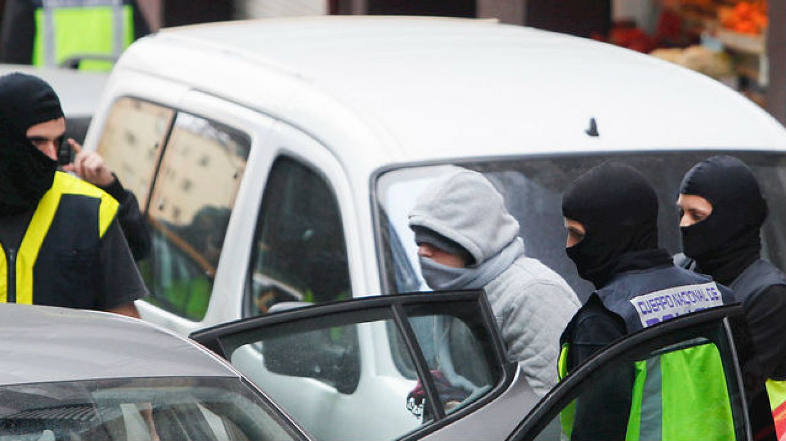  Las mañanas de RNE - Detenidos dos hermanos marroquíes en Girona por financiación al Daesh - Escuchar ahora 