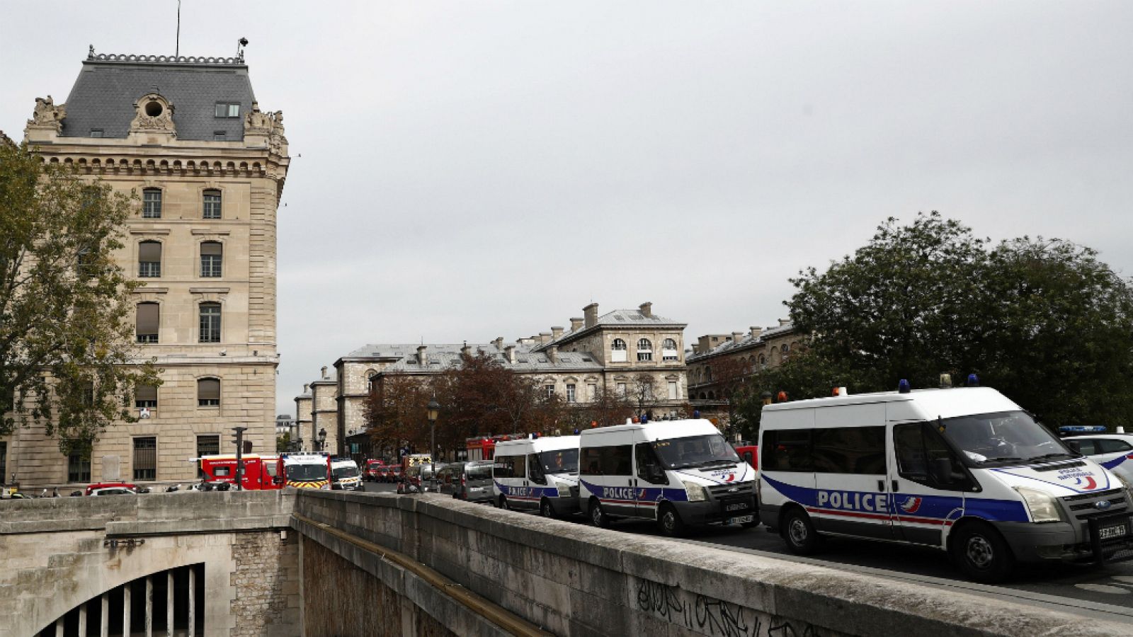 Resultado de imagen para policia mata en paris