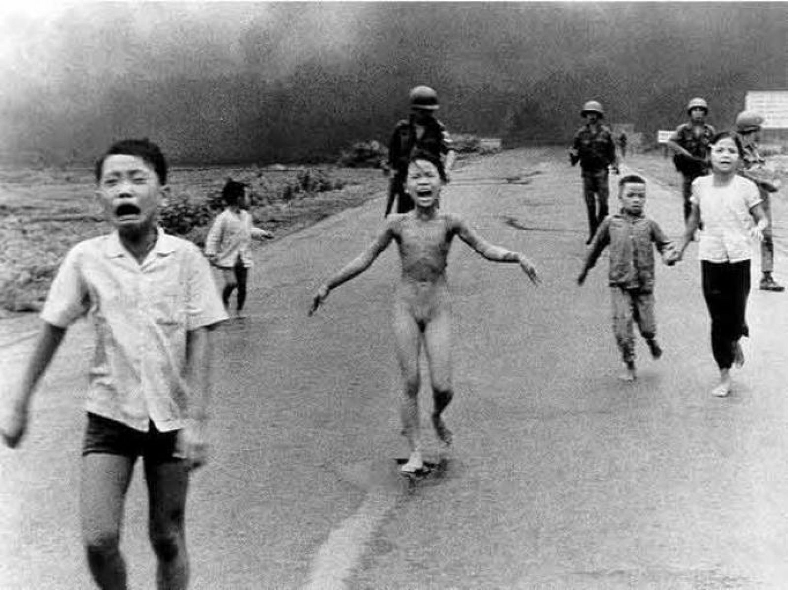 Resultado de imagen de napalm guerra fria