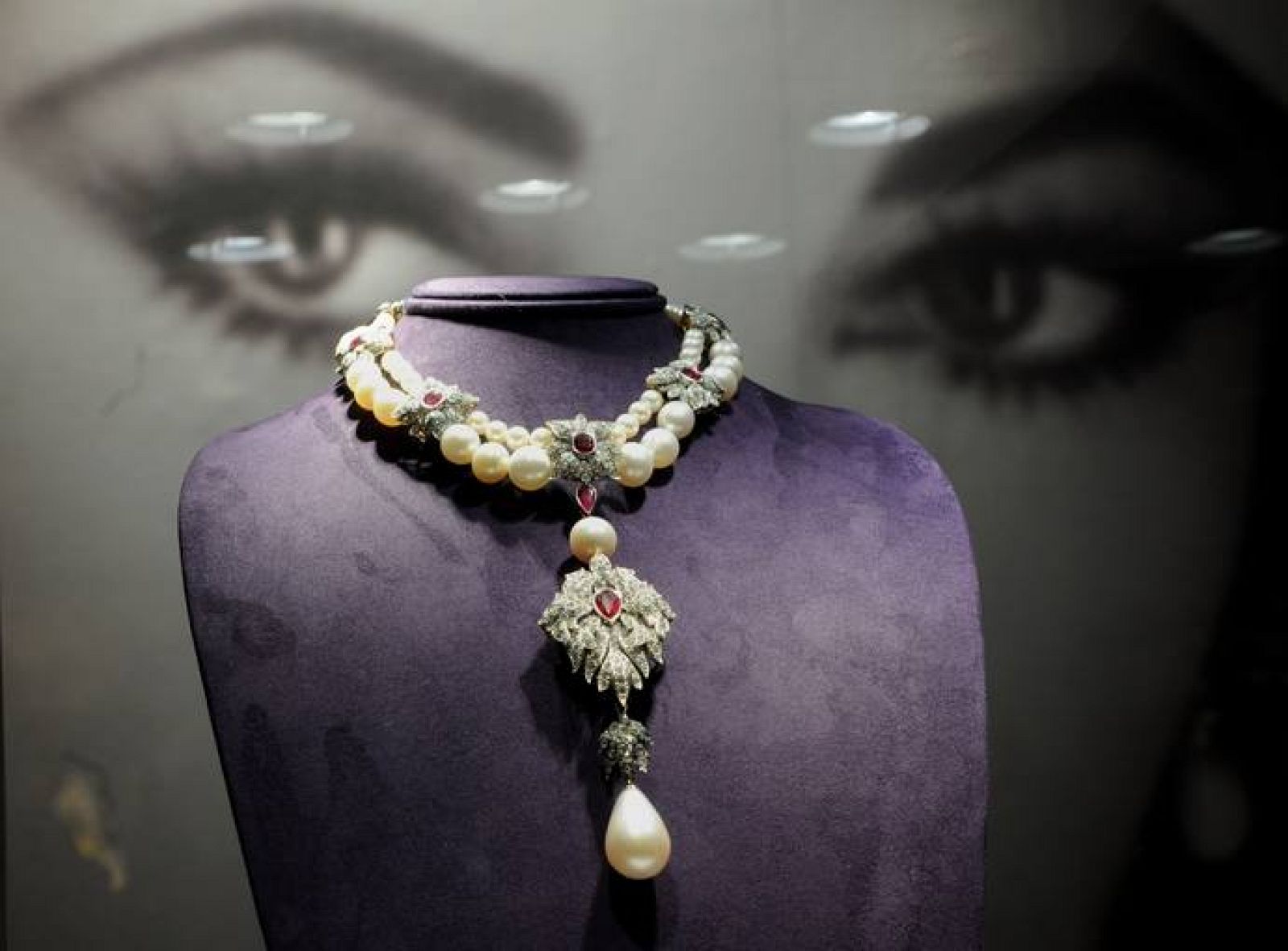 Resultado de imagen de collar liz taylor peregrina