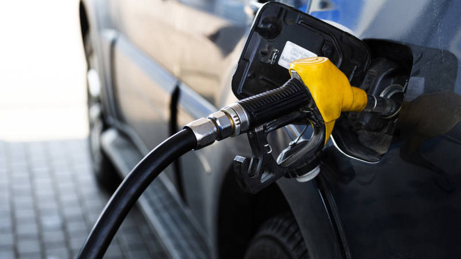 Cambio Climático El Gobierno planea prohibir por ley la venta de coches diésel y gasolina en