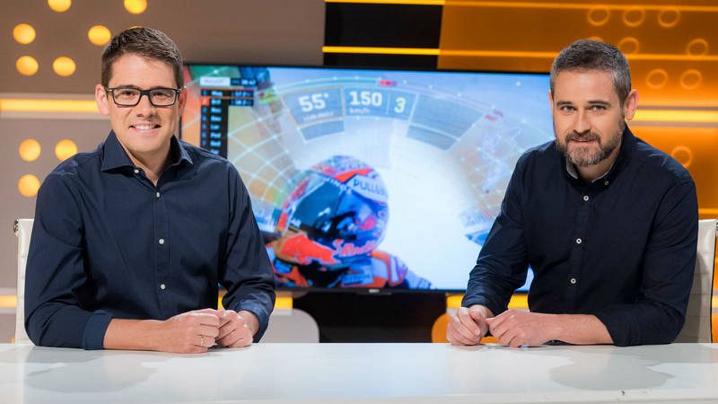 Los periodistas Arse Cañada (RTVE) y Marc Martín (RTVE), en el plató de Teledeporte