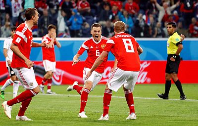 Rusia celebra su segundo gol ante Egipto