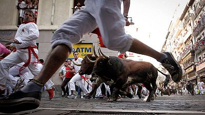 Gente corriendo los encierros de San Fermín Gente corriendo los encierros de San Fermín