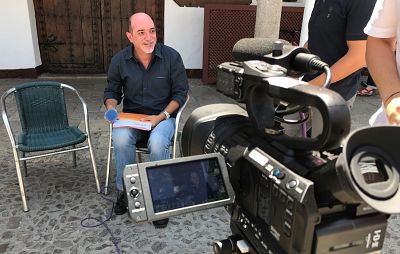 El periodista Carlos de la Morena en una transmisión en directo.