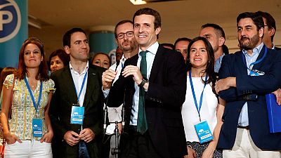 Pablo Casado junto a algunos de sus colaboradores durante el Congreso Extraordinario del PP Pablo Casado junto a algunos de sus colaboradores durante el Congreso Extraordinario del PP