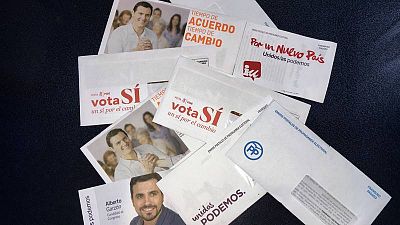 Sobres de envío postal electoral utilizados en las pasadas elecciones generales.