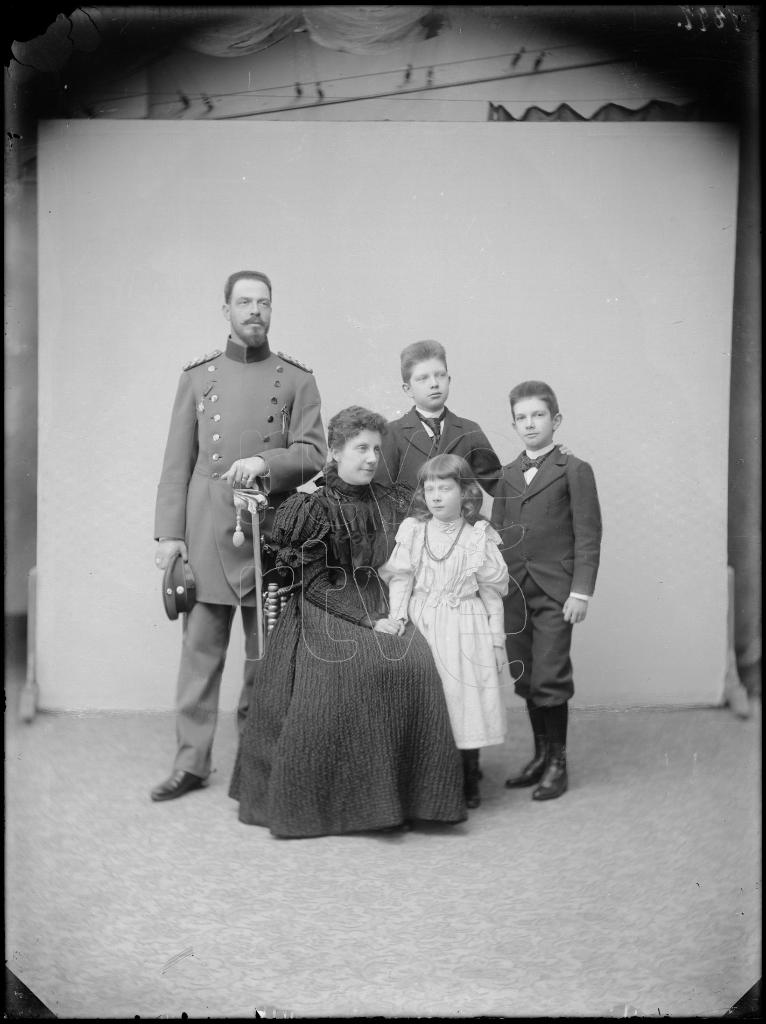 Colecci N Franzen Infanta Maria De La Paz De Borbon Junto A Su Marido