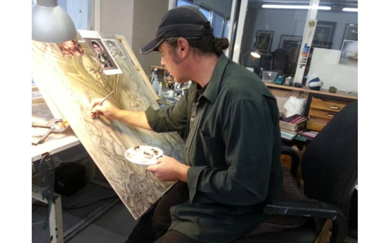 Carlos Díez trabajando en su taller