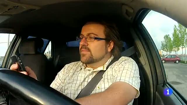 Las Distracciones Al Volante Causan Muertes Al A O Rtve Es