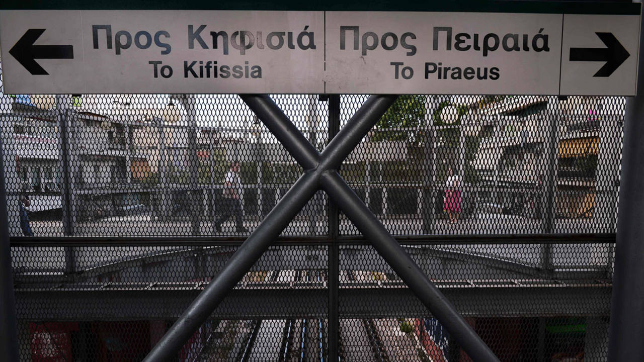 Estación de tren de Atenas vacía por la huelga