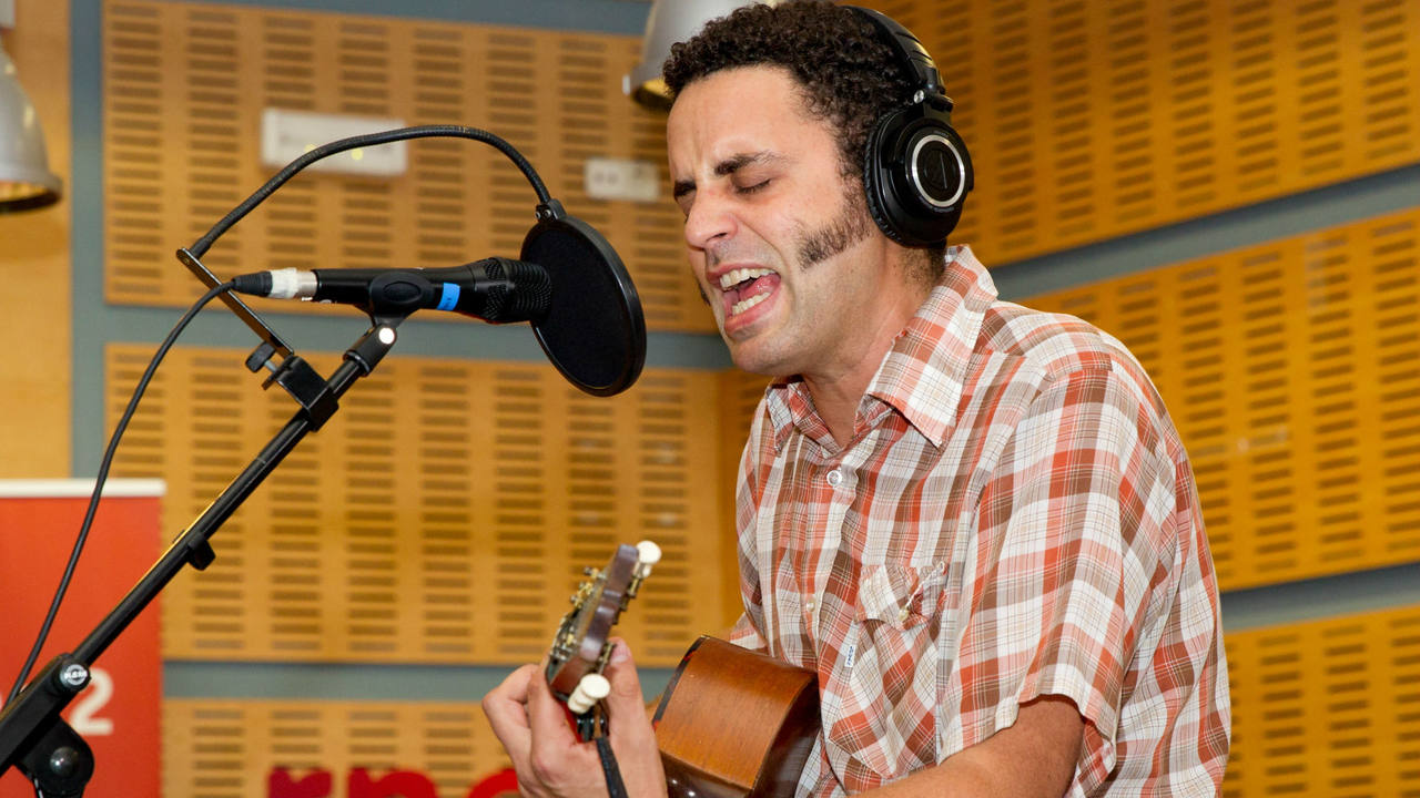 Jairo Zavala interpretó en acústico temas de su nuevo álbum