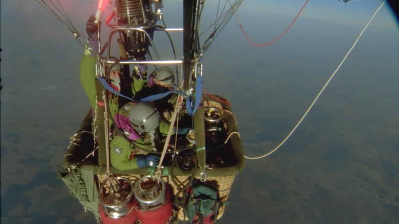 Laureano Casado, Javier Tarno y Antonio Perezgrueso parecen astronautas