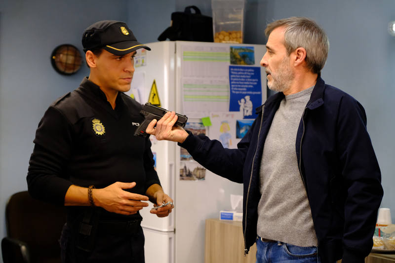 La presencia del actor en la comisaría generará cómicas situaciones