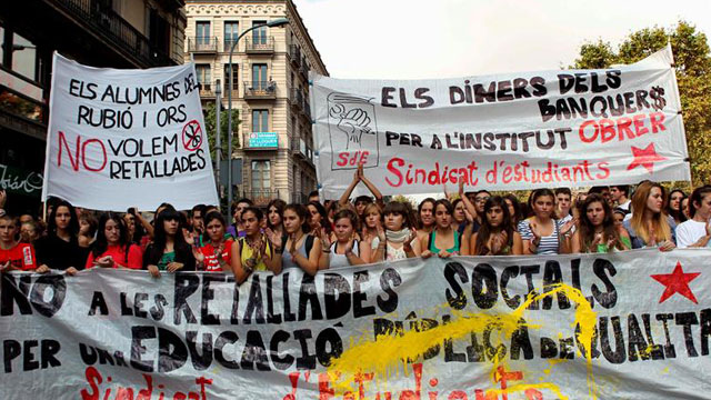 Universitarios Cortan La Diagonal De Barcelona Contra Los Recortes