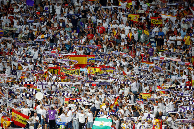 REAL MADRID - LIVERPOOL La afición del Real Madrid, en el estadio Olímpico de Kiev.