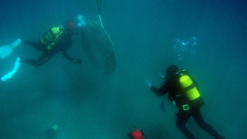 La Guardia Civil recupera los restos de un pecio del siglo XIX hundido