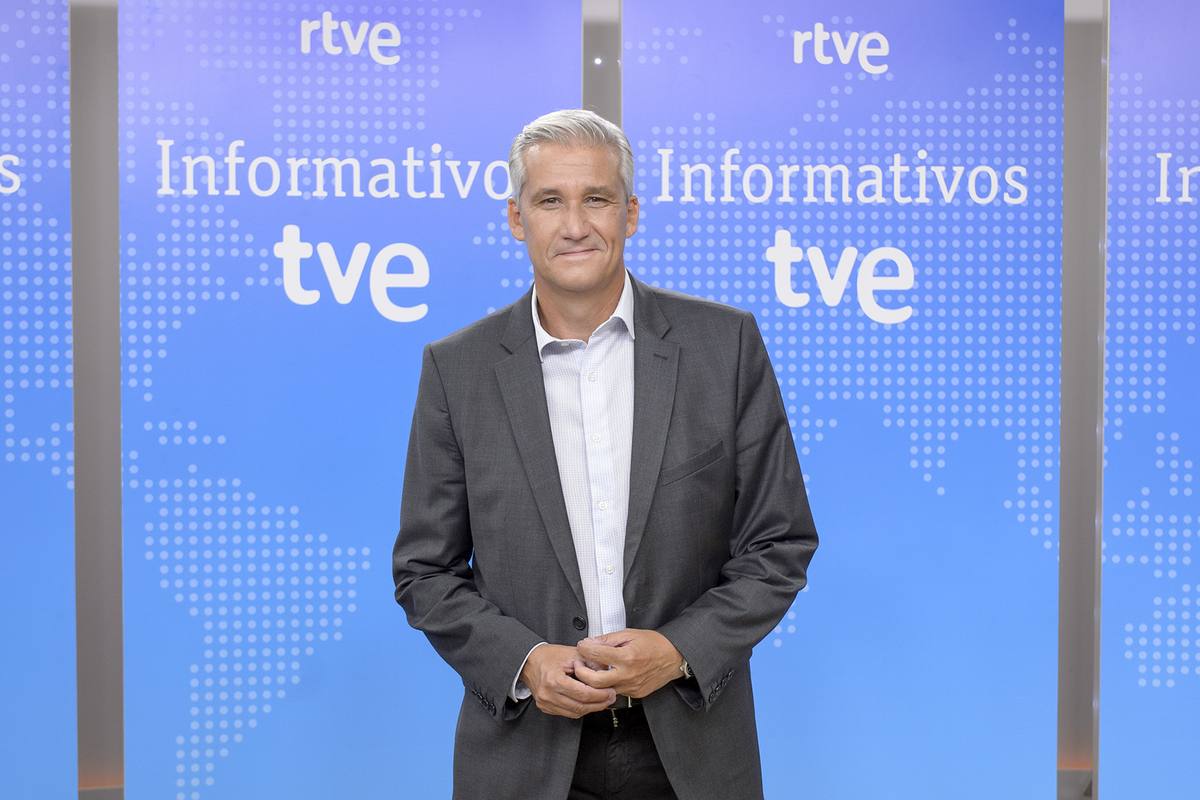 Víctor Arribas, director y presentador de 'La noche en 24 horas'