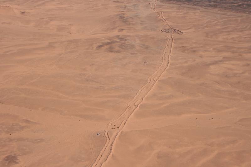 La zona del muro de arena de 2.700 kilómetros que, en el Sáhara Occidental, separa a las fuerzas militares de Marruecos, al oeste, de las del independentista Frente Polisario, es donde se cree que están la mayoría de las minas aún sin explotar en es
