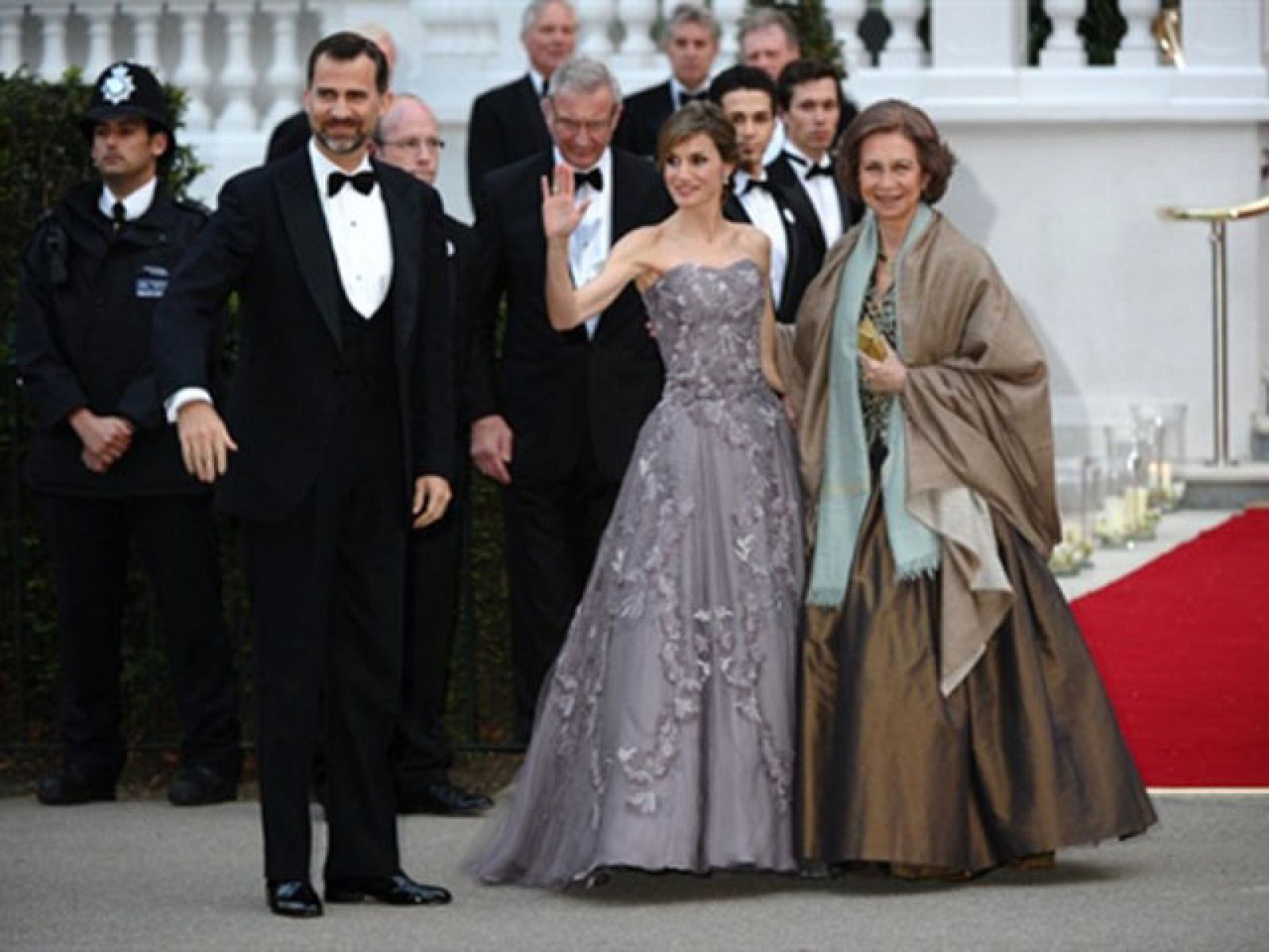 Los príncipes de Asturias y la reina acuden a la cena de gala que Los príncipes de Asturias y la reina acuden a la cena de gala que