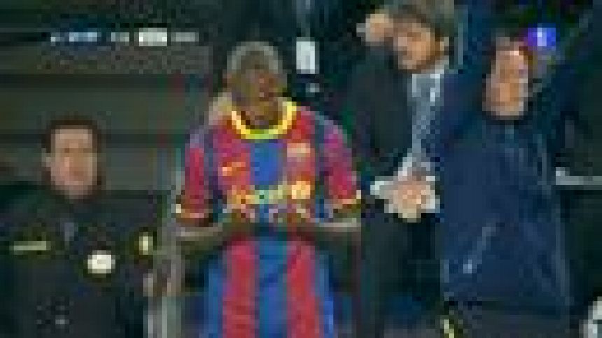 Abidal vuelve a pisar el césped