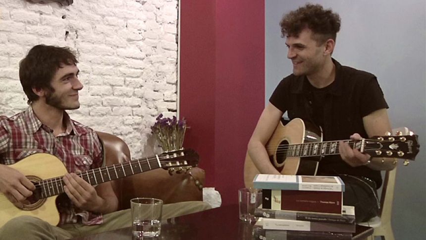 Maga ensaya "El ruido que me sigue siempre" con un oyente de Radio 3