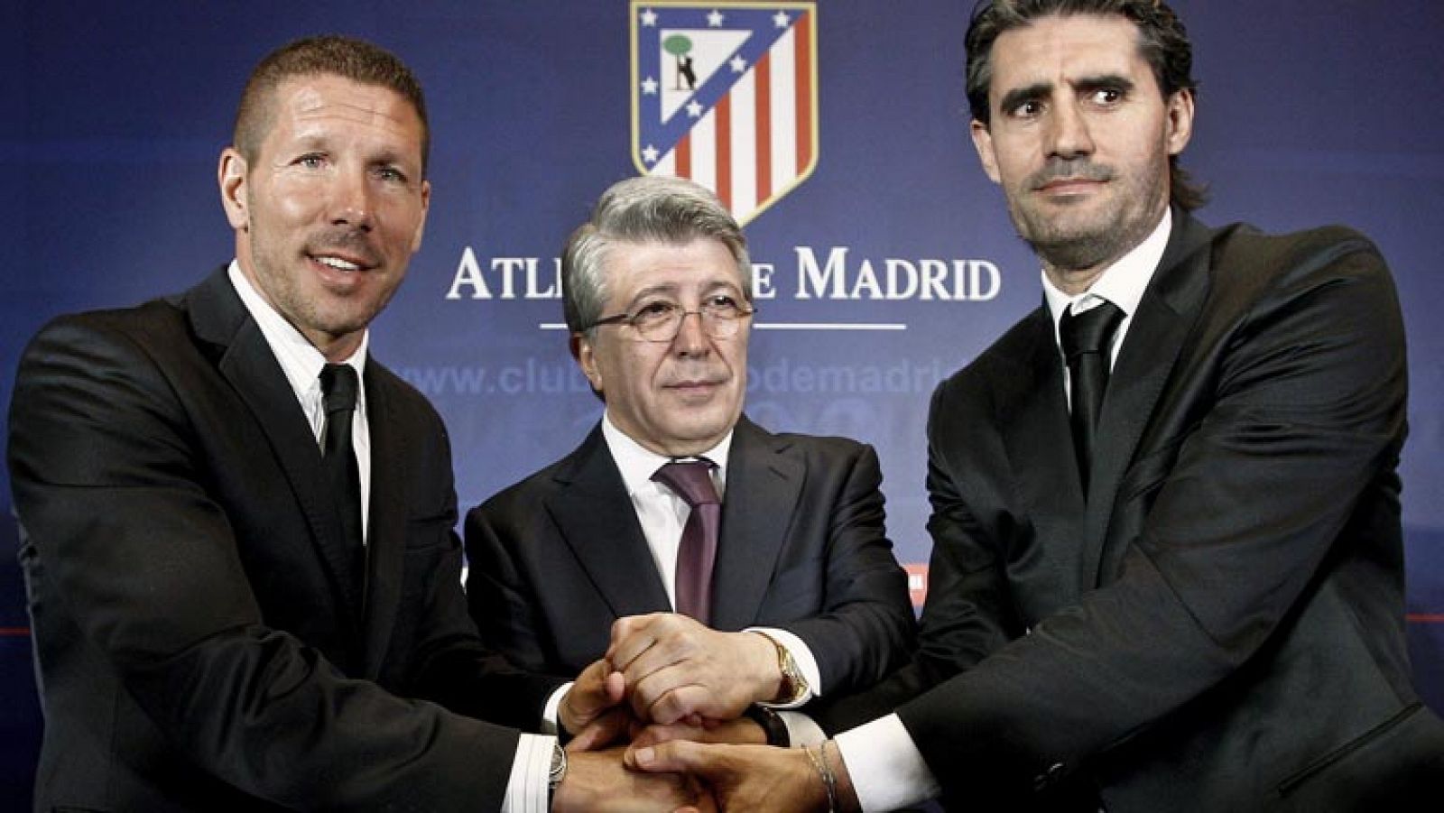 Cerezo y Caminero, junto a Simeone el día de su presentación.