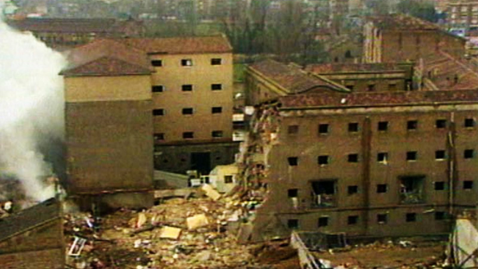 Resultado de imagen de ATENTADO casa cuartel de Zaragoza, 1987