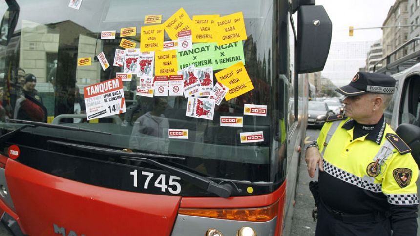 Pocos incidentes y cumplimiento de servicios mínimos en el transporte en la huelga del 14N