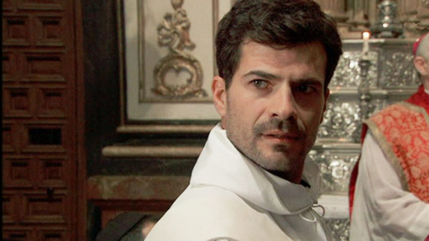 La Se&ntilde;ora - &Aacute;ngel se ordena sacerdote