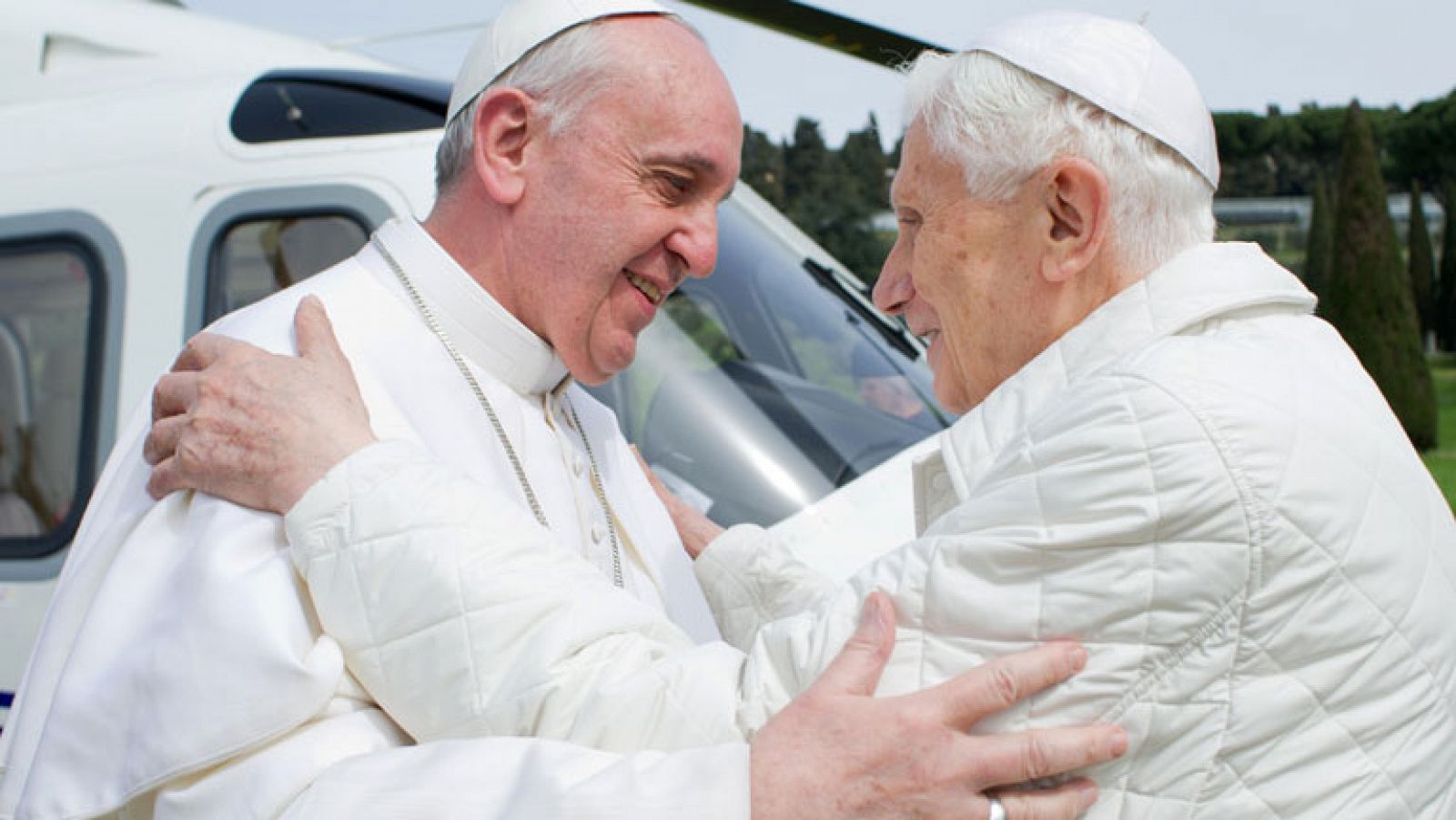Resultado de imagen para benedicto xvi y francisco helicóptero