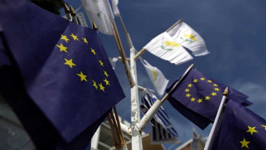Chipre salva su pertenencia al euro con el acuerdo de rescate