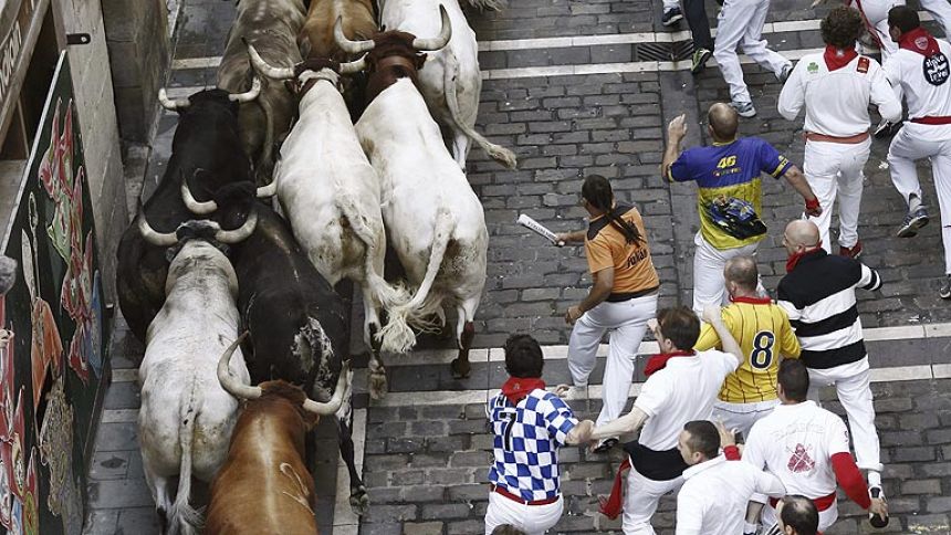 Limpio y emocionante quinto encierro de San Fermín 2013, de los Torrestrella