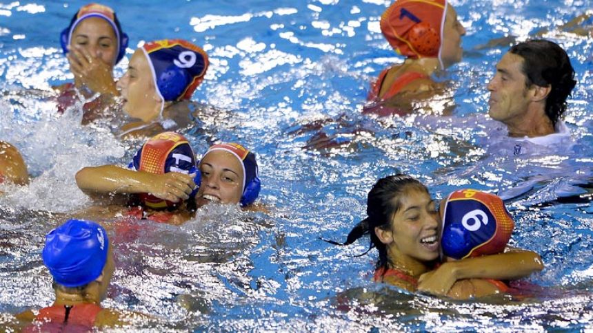 Las chicas del waterpolo logran un oro hist&oacute;rico en los Mundiales de Barcelona