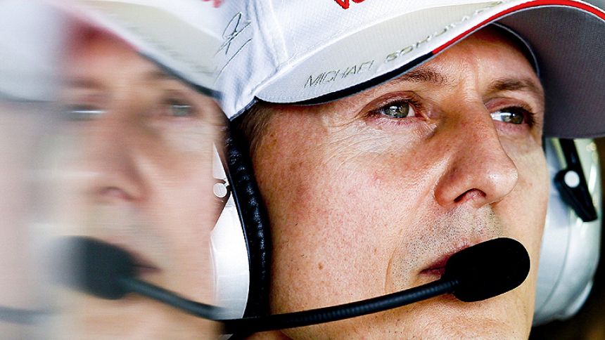Schumacher experimenta una "leve mejoría" tras una segunda operación