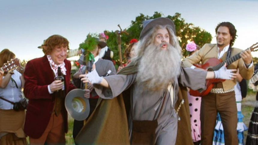 Especial Nochevieja con Los Morancos - Frodo y Gandalf cantando por sevillanas