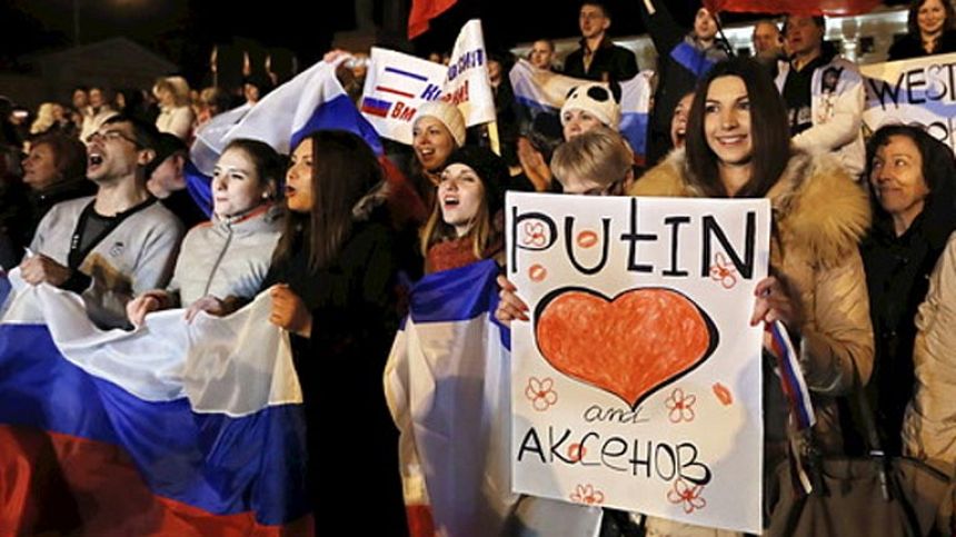 Los crimeos pasan de Ucrania a Rusia en dos d&iacute;as: "Todo el mundo est&aacute; feliz"