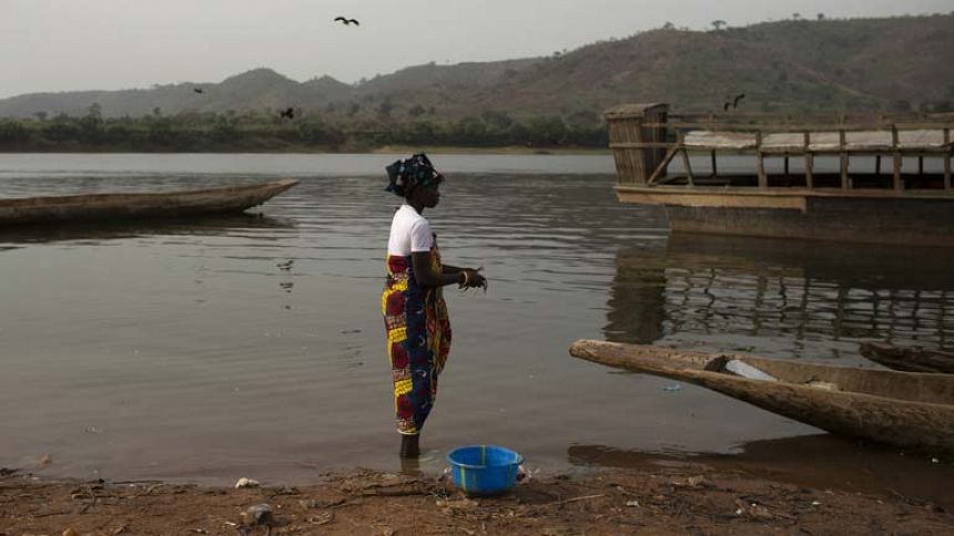 En Burundi, tras años de guerra, siete de cada diez habitantes no tienen agua potable