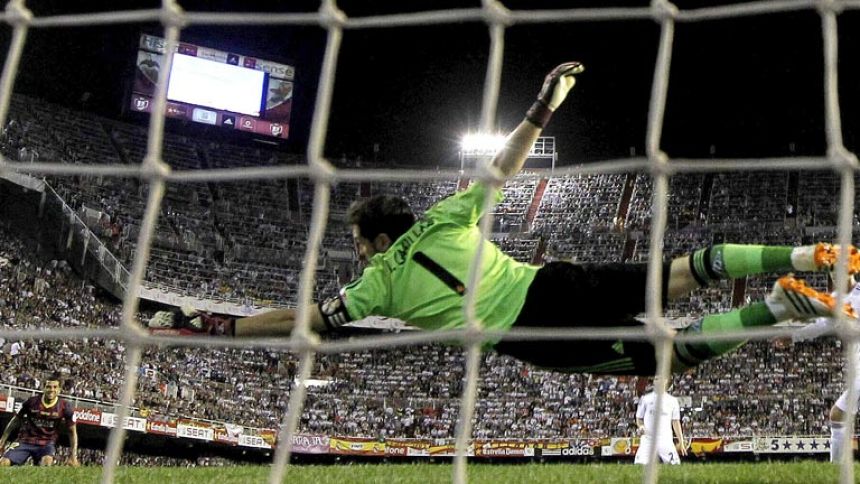 Neymar, al palo, no pudo forzar la pr&oacute;rroga