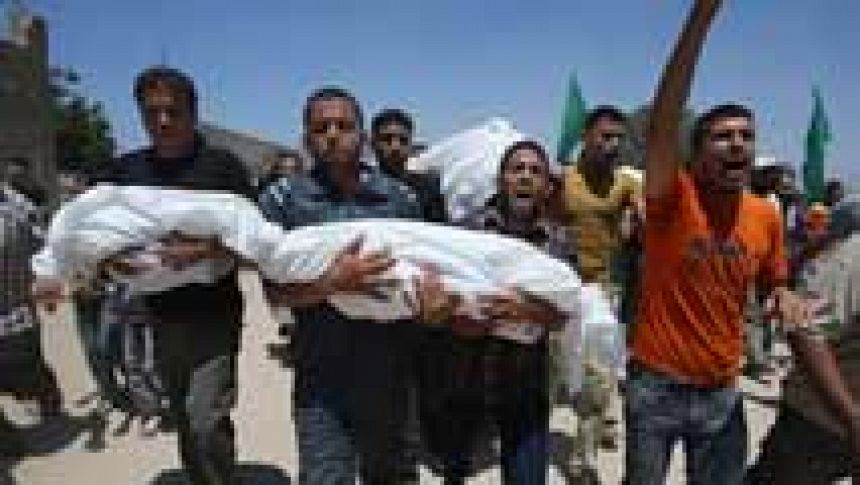Israel redobla sus ataques en Gaza tras sufrir el peor revés de la ofensiva