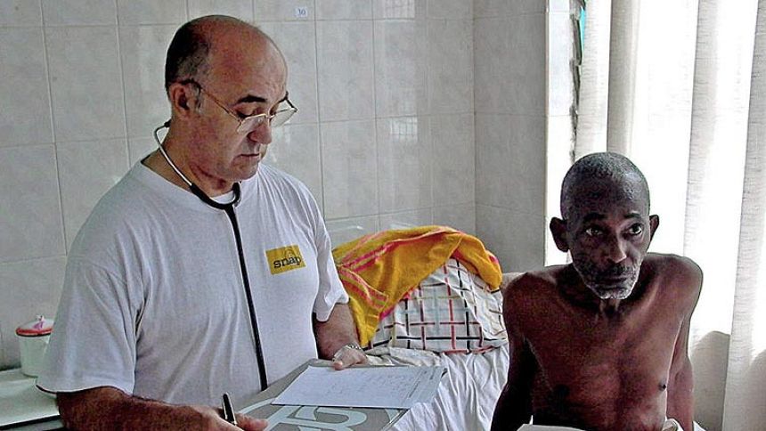 Muere el religioso Manuel Garc&iacute;a Viejo, infectado por &eacute;bola en Sierra Leona