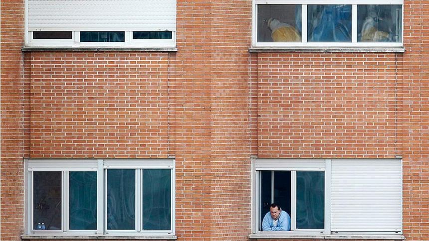 La auxiliar contagiada de &eacute;bola sigue "estable" dentro de la gravedad 