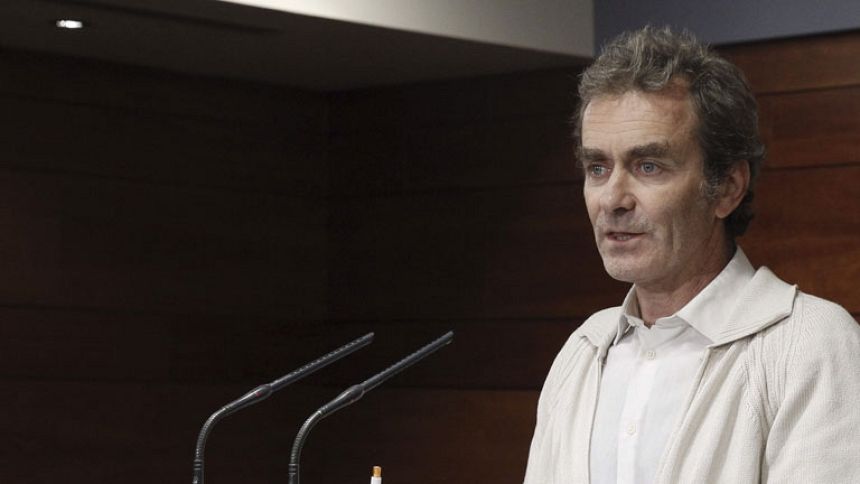 Una de las personas que us&oacute; la ambulancia de la auxiliar con &eacute;bola ingresa por fiebre en el Carlos III