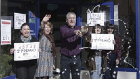 El segundo premio de la lotería del Niño, el 43.743, ha repartido 750.000 euros por toda España