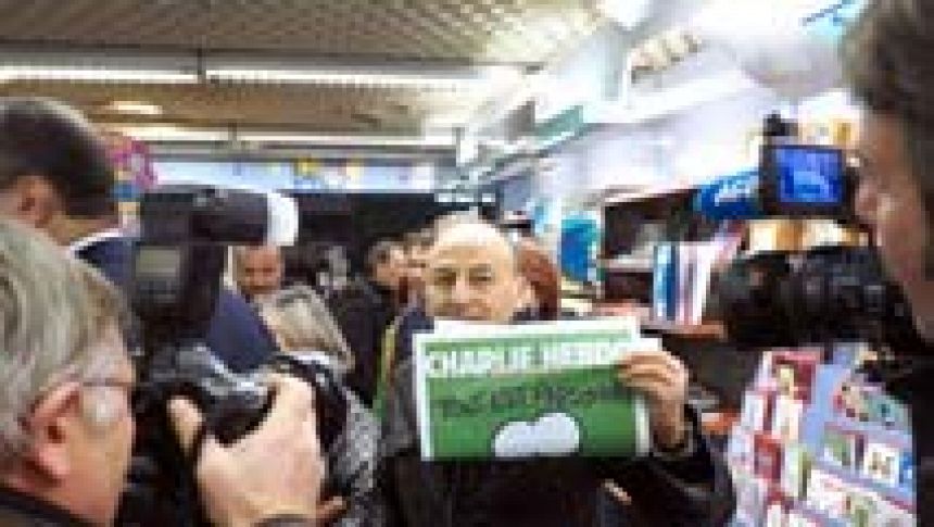 La revista 'Charlie Hebdo' se agota a los pocos minutos de llegar a los quioscos
