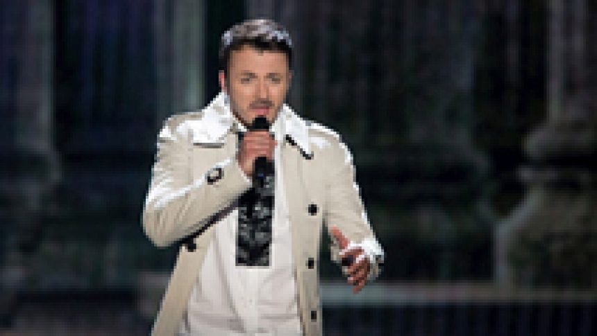 Eurovisión 2015 - Semifinal 1 - F.Y.R. Macedonia: Daniel Kajmakoski canta "Auttun Leaves"