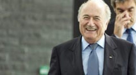 La Fiscalía suiza "no excluye" interrogar a Blatter y a Valcke