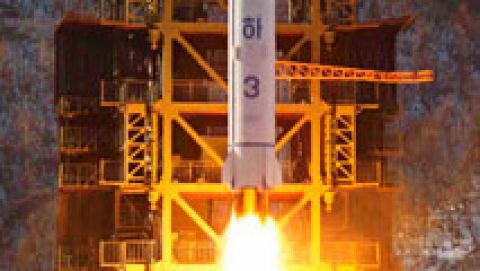 Corea del Norte lanza un supuesto satélite espacial