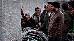 Miles de refugiados siguen bloqueados en Idomeni, esperando salir de Grecia