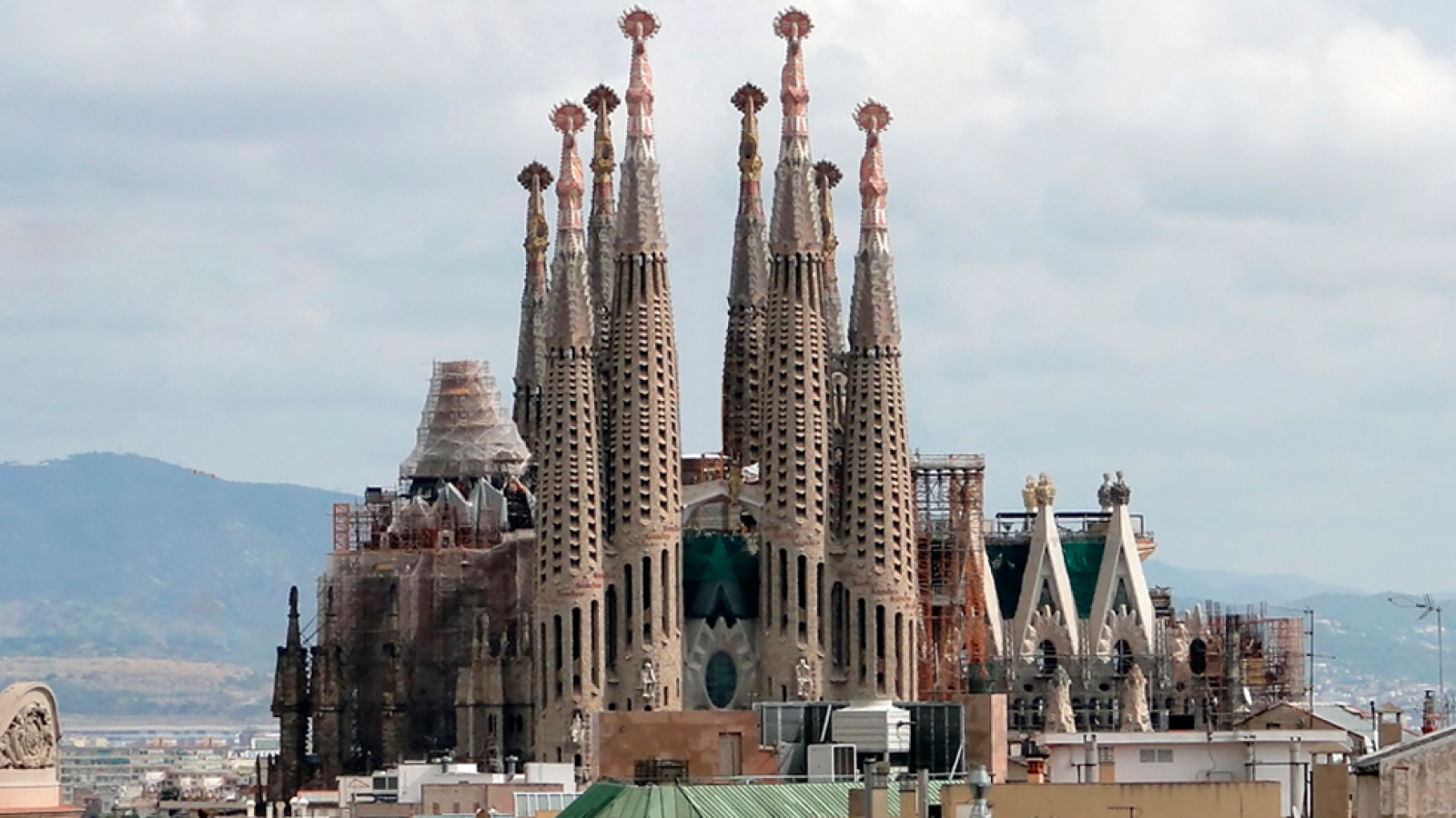 Resultado de imagen de gaudi sagrada familia